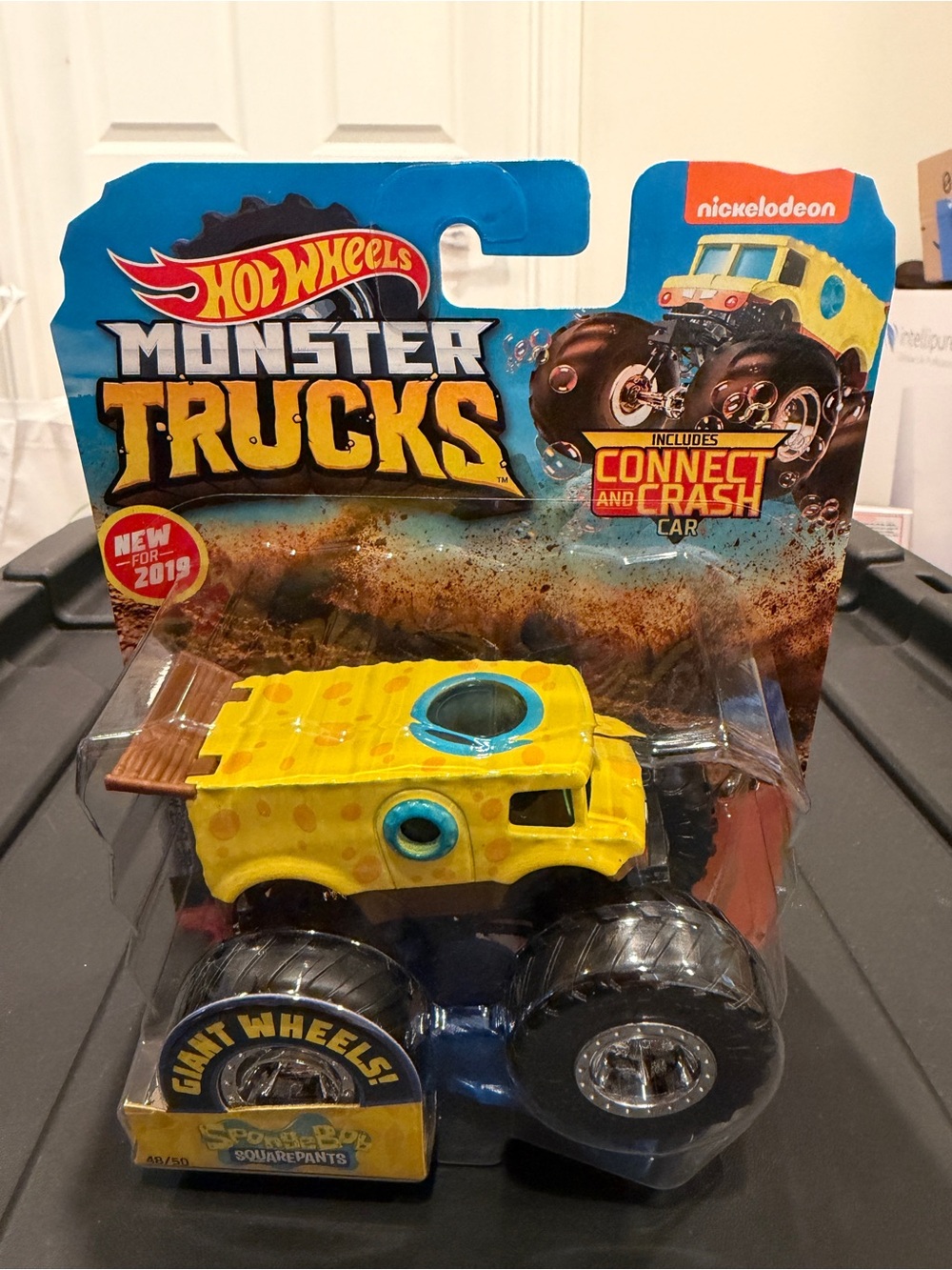 Hot Wheels Monster Trucks
SpongeBob SquarePants Connect
& Crash 2019 Edition NWT